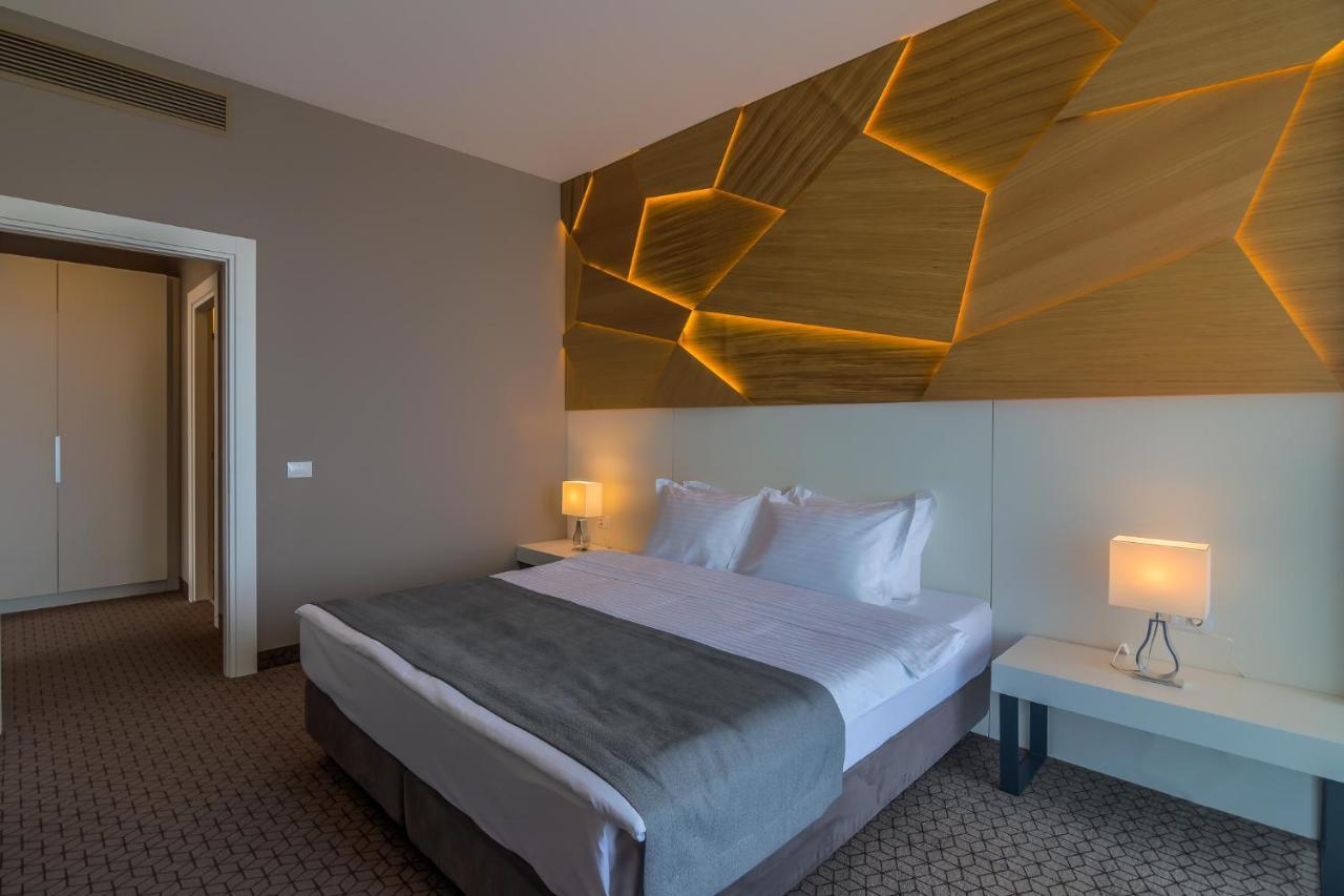 Nyota Hotel & Conference Center Mamaia Buitenkant foto