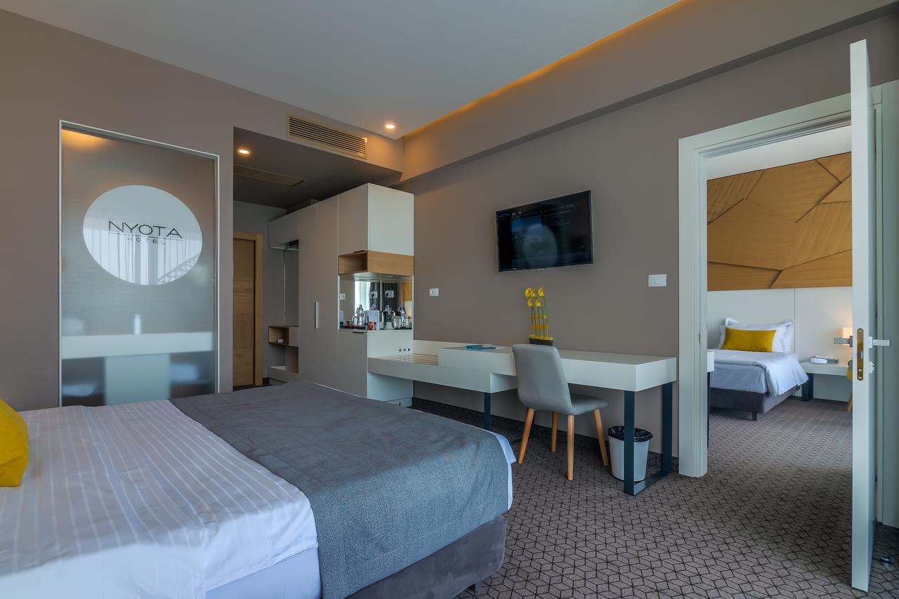 Nyota Hotel & Conference Center Mamaia Buitenkant foto