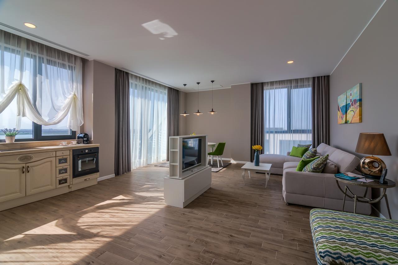 Nyota Hotel & Conference Center Mamaia Buitenkant foto