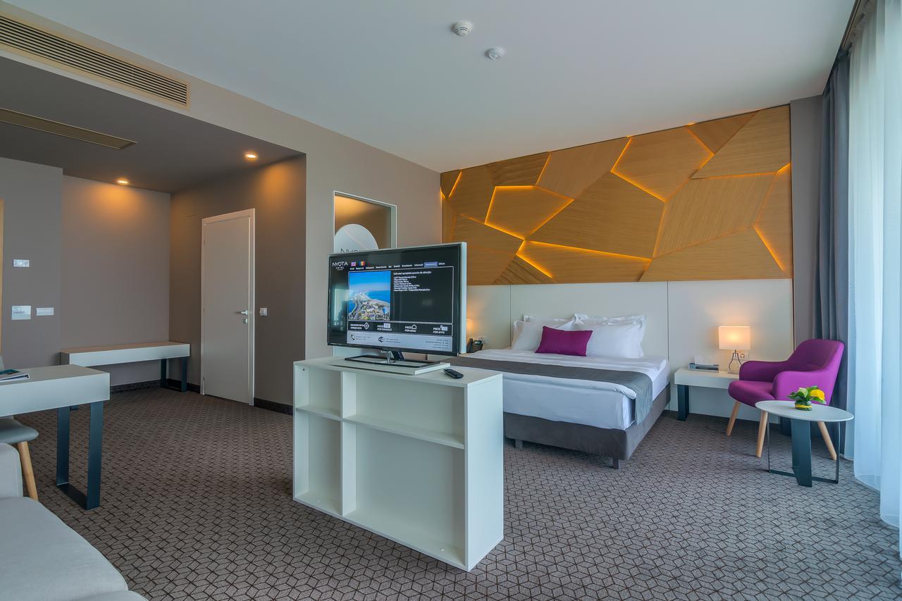 Nyota Hotel & Conference Center Mamaia Buitenkant foto