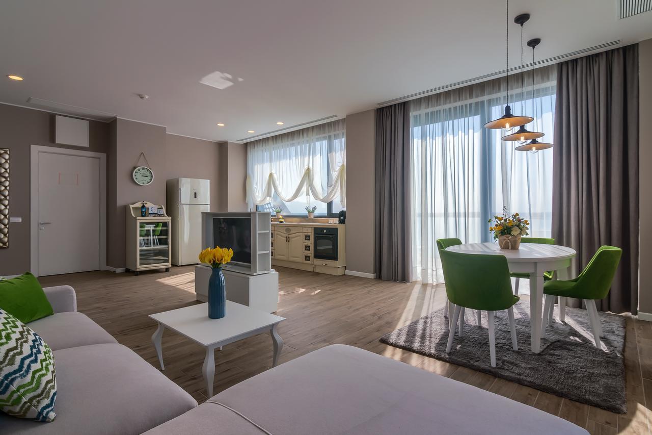 Nyota Hotel & Conference Center Mamaia Buitenkant foto
